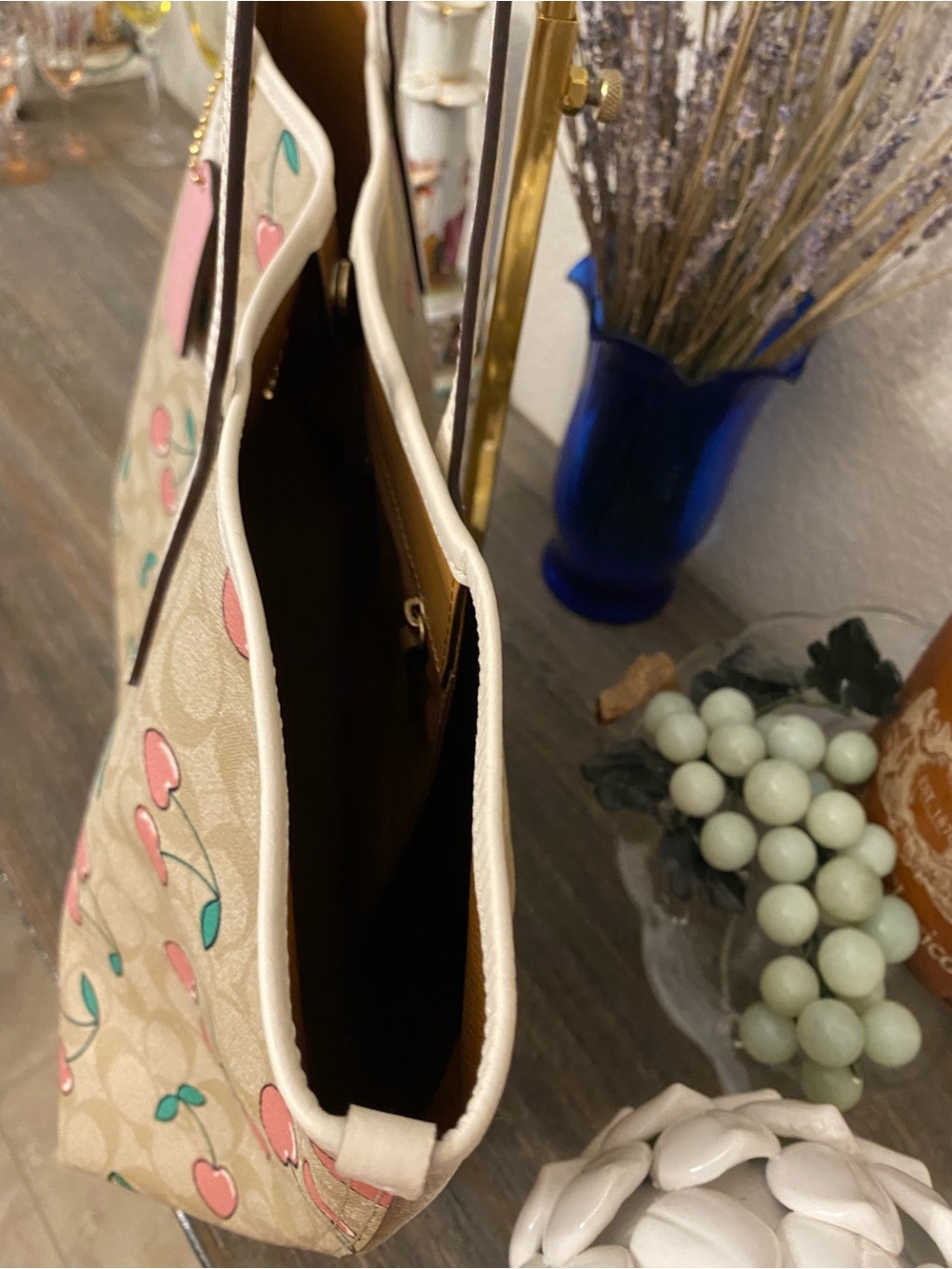 GUC Coach City Tote in Signature Canvas heart cherry print in Light Khaki Multi - Picture 6 of 12